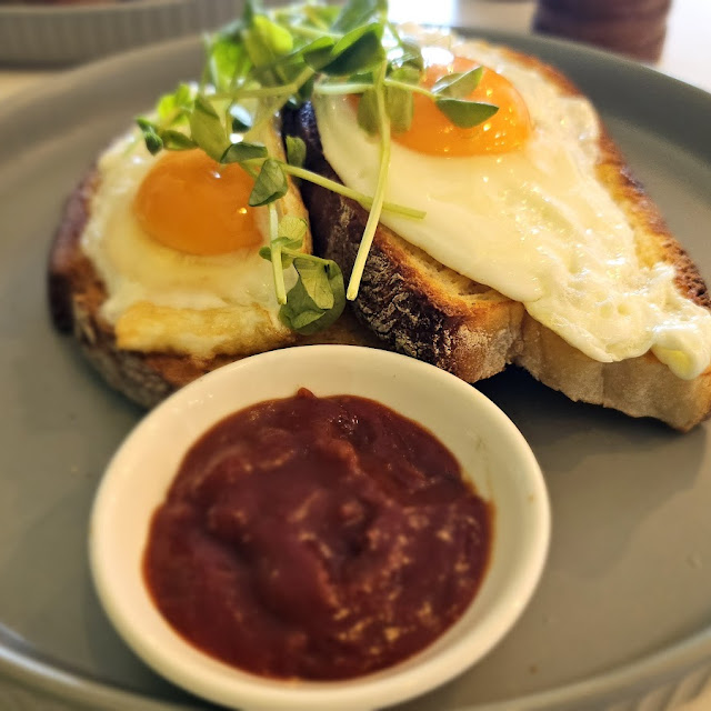 Fried Eggs on Toast