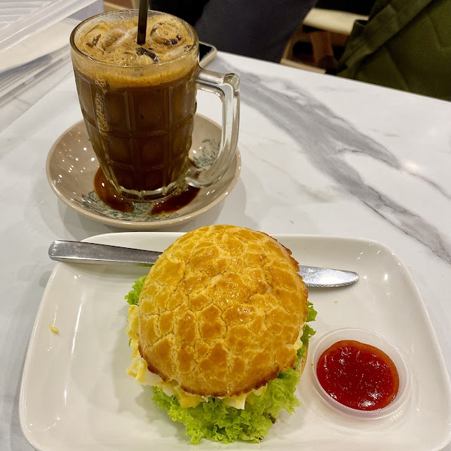 polo bun with chicken chop 鸡扒菠萝包
