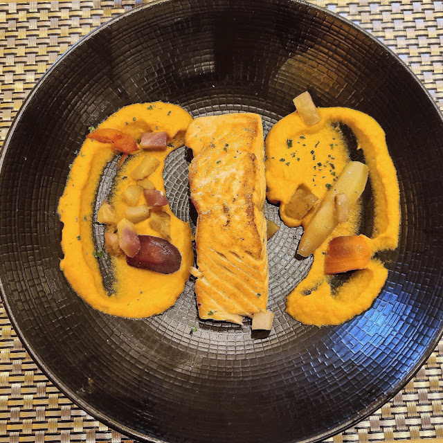 Coeur de Saumon Grillé À la Plancha Et Ses Légumes Du Moment