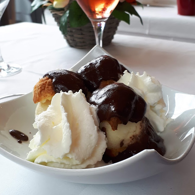 Profiteroles