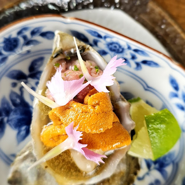 Ostion Marazul Con Tartar de Toro Y Erizo Fresco