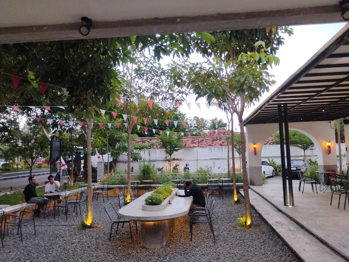 Ranu Coffee & Eatery