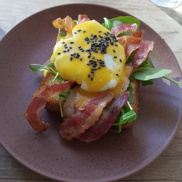 Huevo Benedict Con Bacon