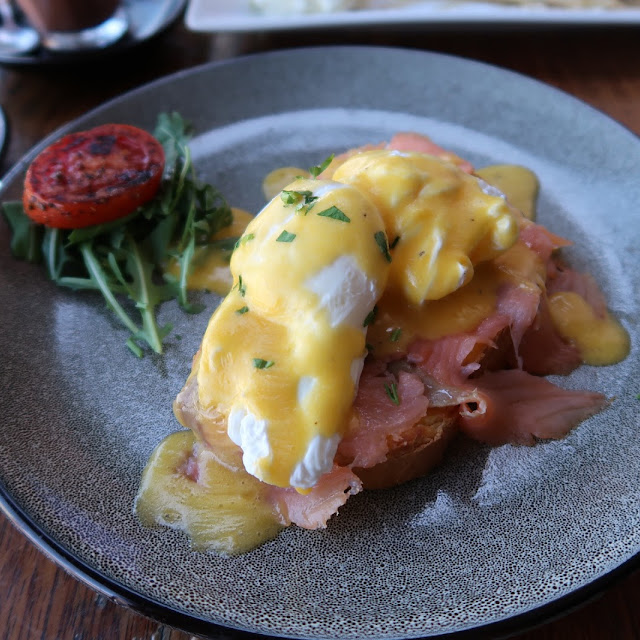 Eggs Benedict with Ham N Fresh Made Hollandaise Sauce