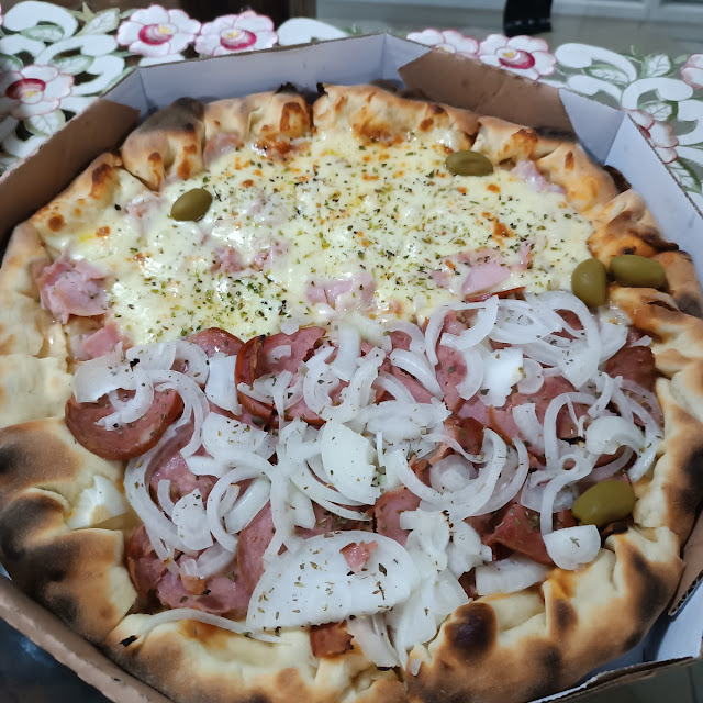 Pizza Meia Frango E Meia Calabresa