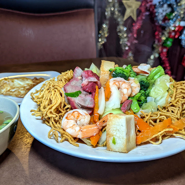 Crispy Seafood Pan Fried Noodles