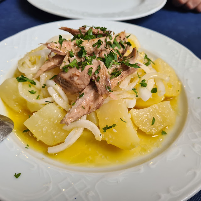 Ración de Papas Aliñadas Con Melva