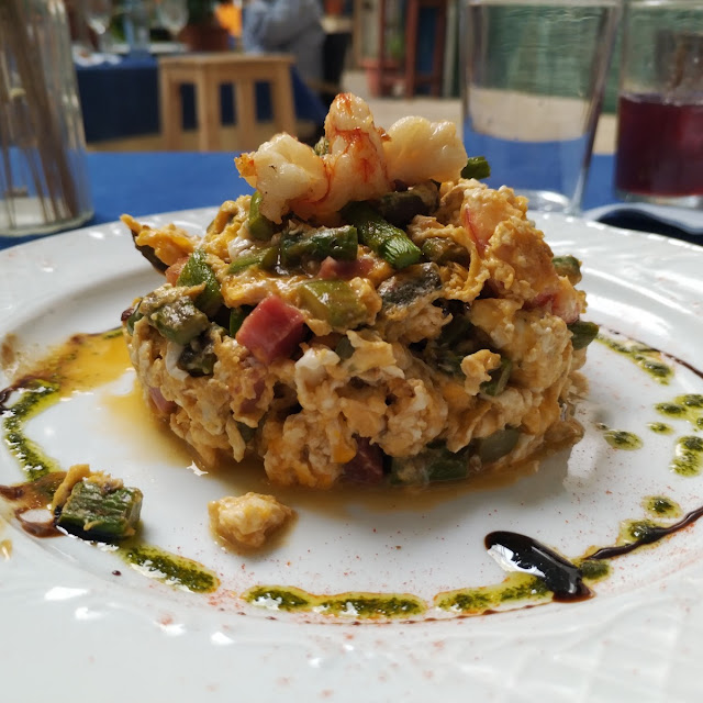 Revuelto de Espárragos Con Jamón Y Gambas