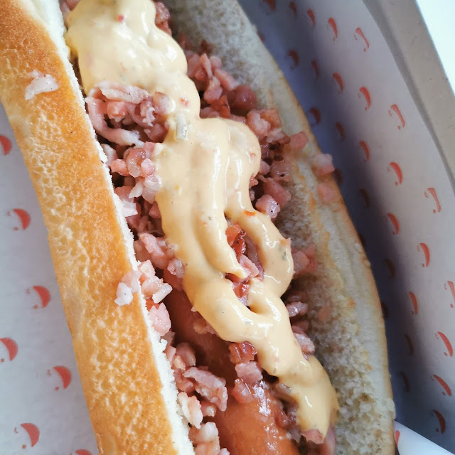 Perro Caliente Con Salchicha de Cerdo Y Tocineta