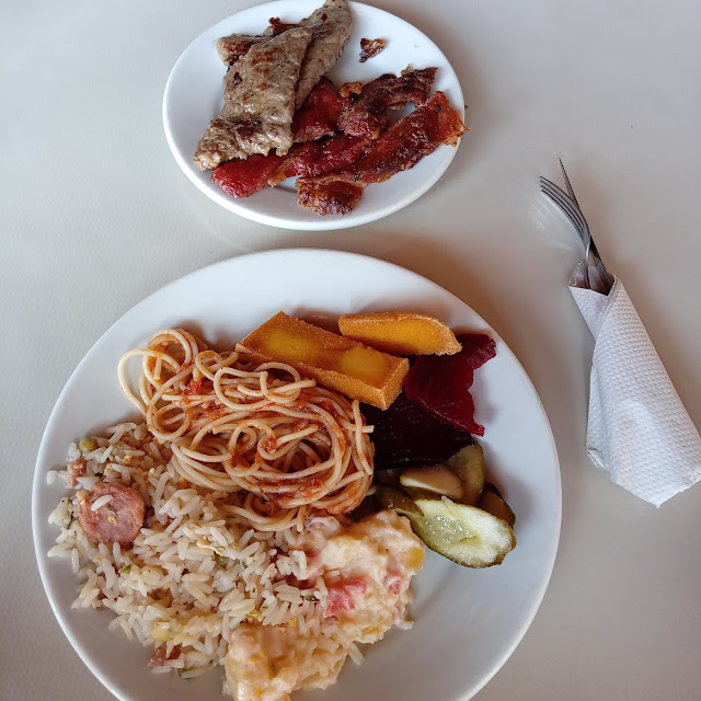 Buffet Livre Mais Porção de Carne Assada da Sua Escolha