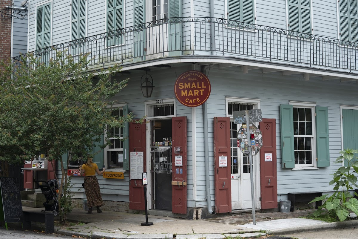 Small Mart Cafe