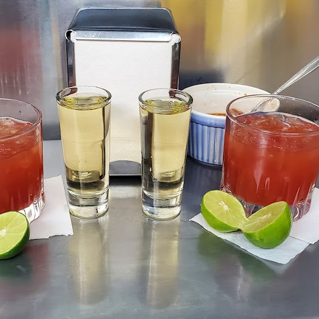 Tequila Derecho Con Sangrita de la Casa