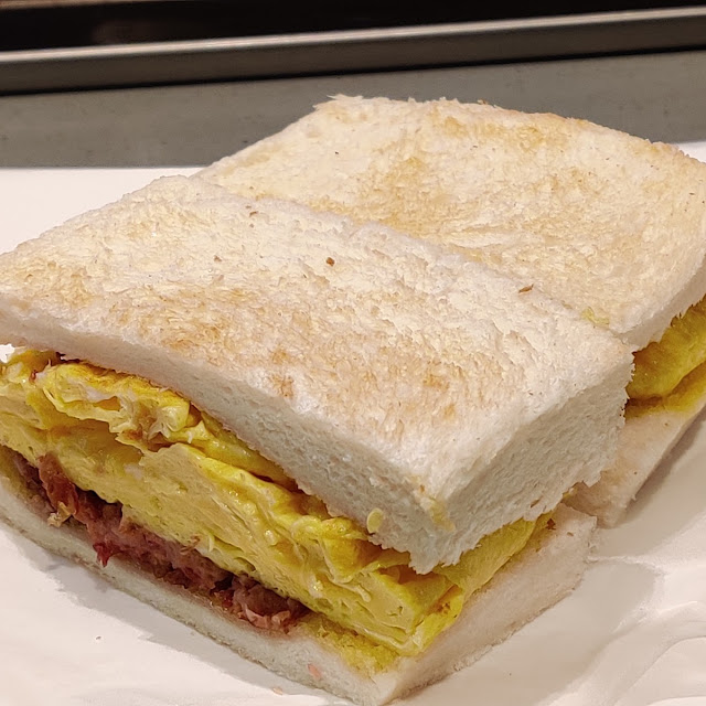 Corn Beef & Scrambled Egg Sandwich