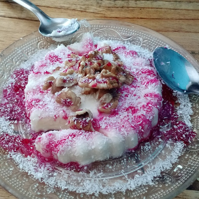 Malabi- Postre de Coco Nuez Y Rosas