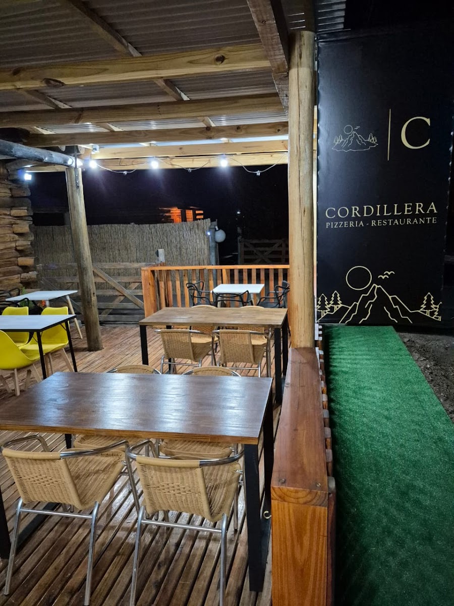 Cordillera Pizzería - Restaurante