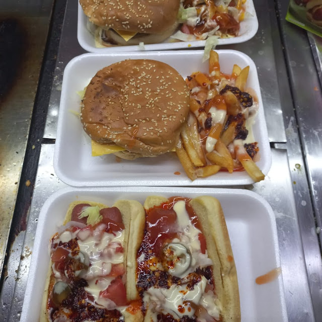 Hamburguesas Y Hot Dogs
