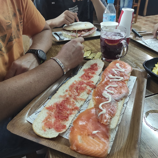 Tostada de Salmon
