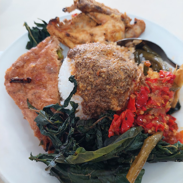 Nasi Ayam Gulai Perkedel