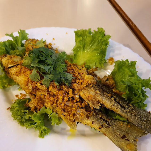 Fried Snapper Fish with Garlic