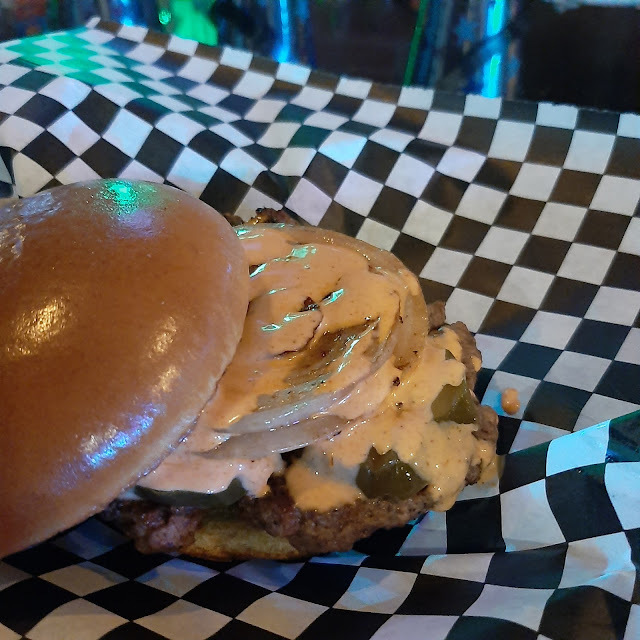 Outlaw Cheeseburger