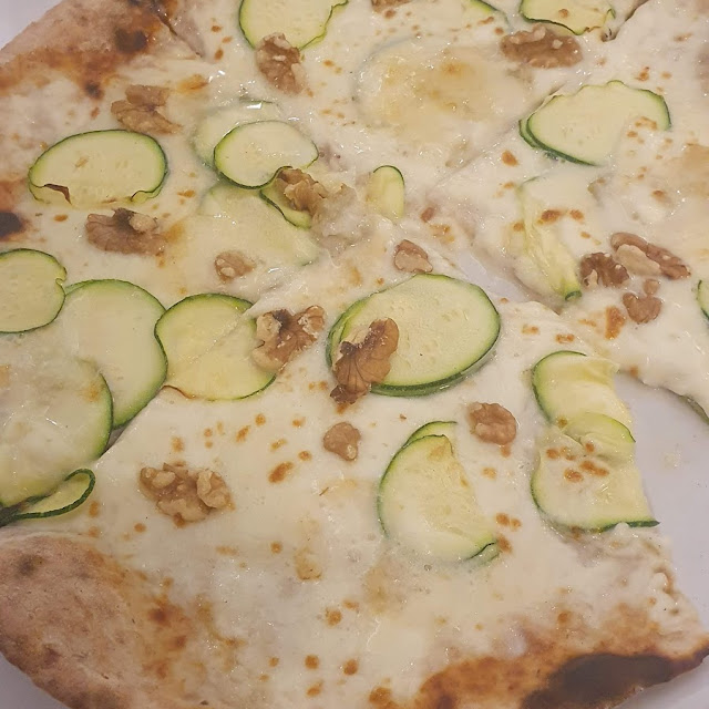 Pizza Gorgo Gorgonzola Noce E Zucchine