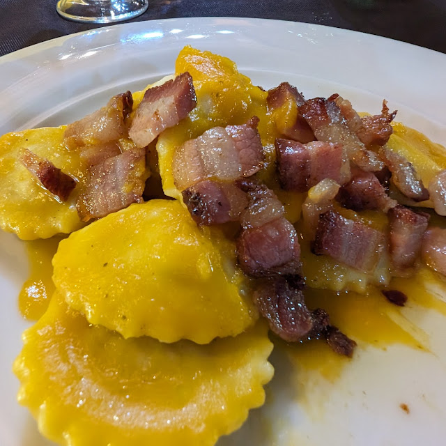 Ravioli Con Crema Di Zucca E Pancetta