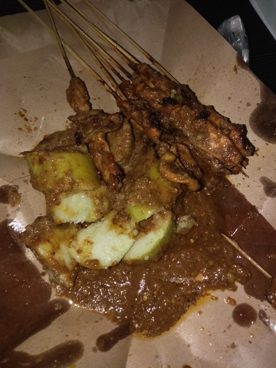 Sate Ayam Madura Mbak Nur (Sate Jembatan Selokan Mataram)