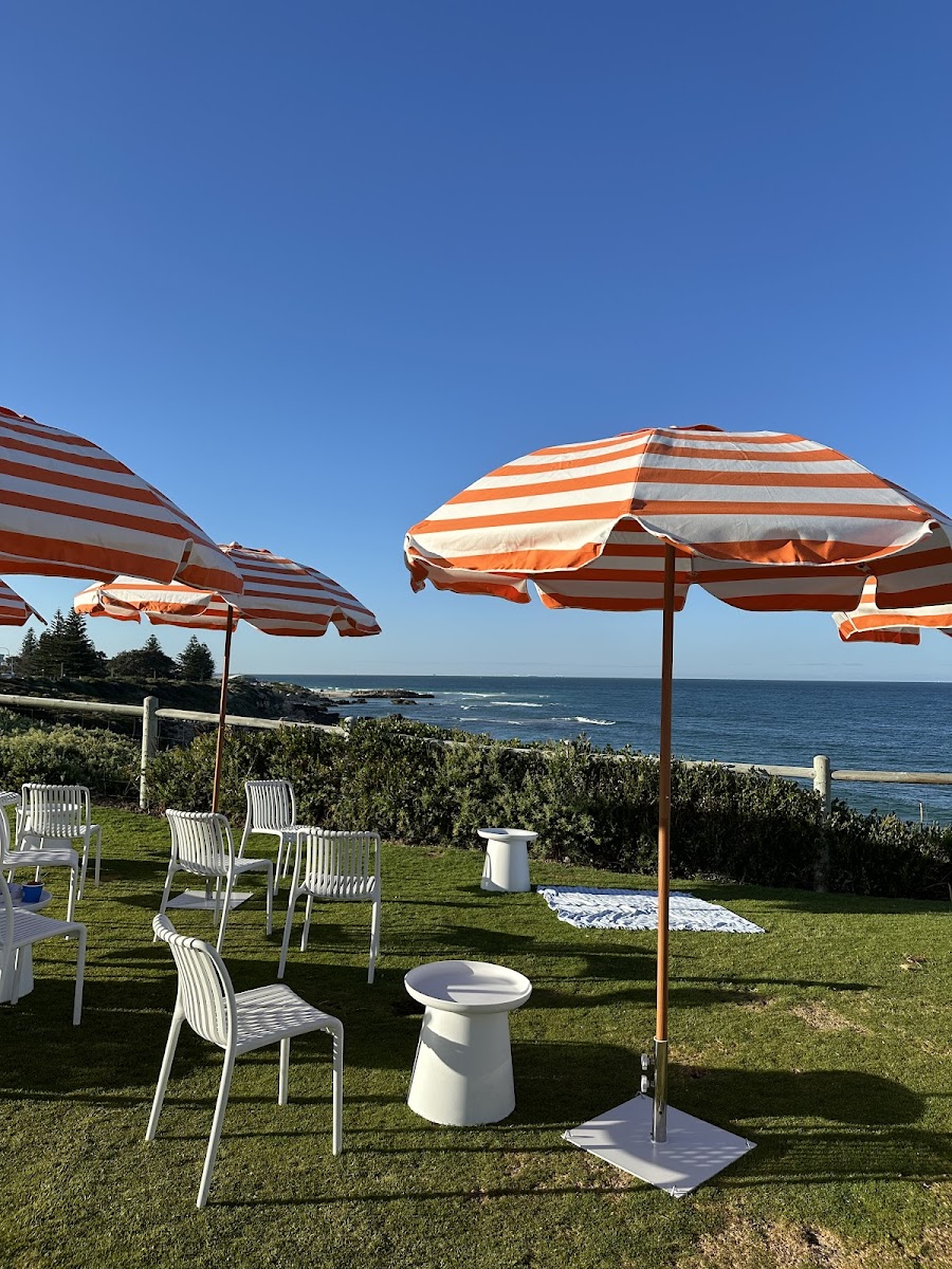 BENNIES BY THE BEACH