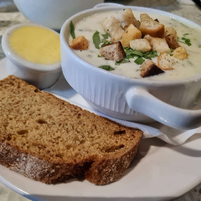 Seafood Chowderbow with Wheaten Bread