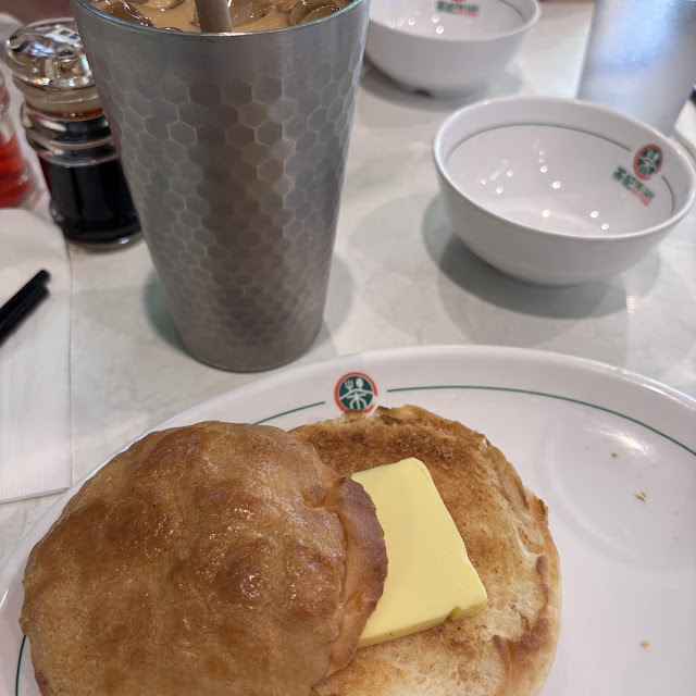Crispy Pineapple Bun with Butter
