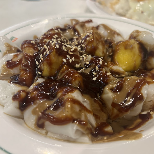 Steamed Rice Noodles with Mixed Sauces