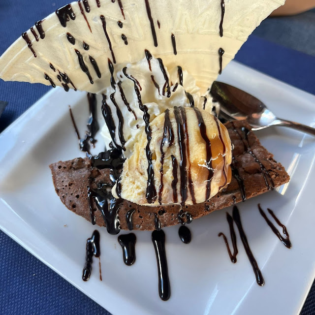 Brownie de Chocolate Con Helado de Vainilla