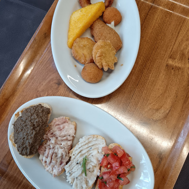 Crostini Misti E Pastellato Misto