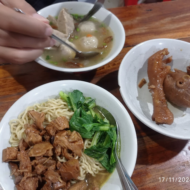 Mie Ayam Plus Ceker Kepala