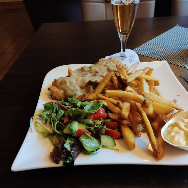 Schnitzel Mit Pommes