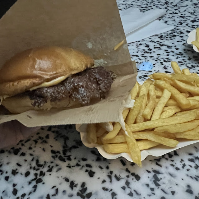 Smash Burger Mit Pommes
