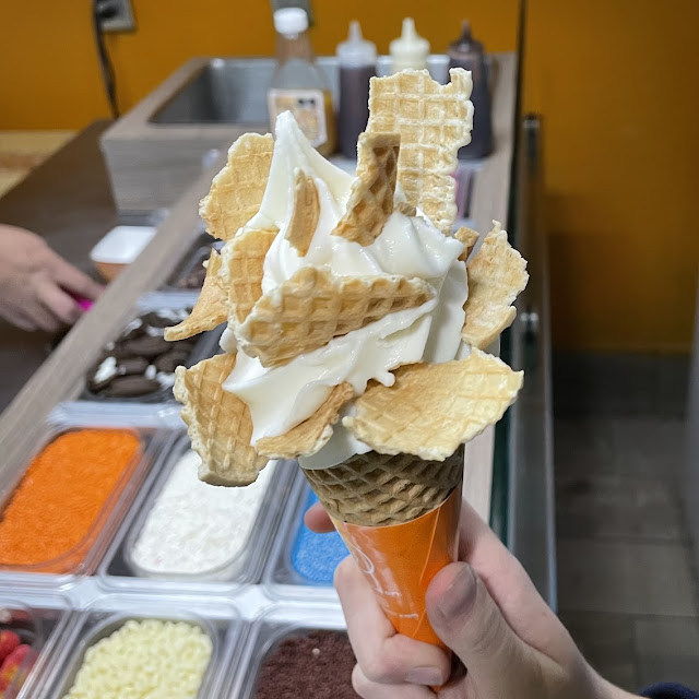 Helado Con Toping de Barquillo