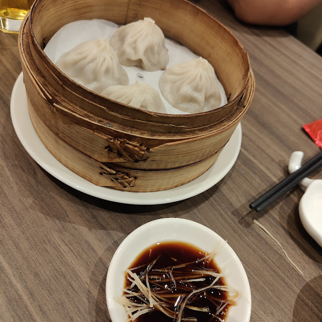 Shanghainese Dumplings 小笼汤包