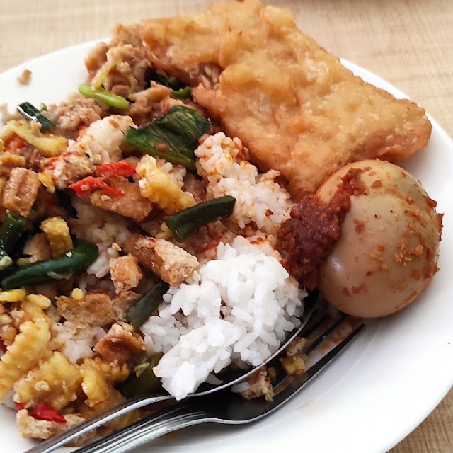 Nasi Sayur Telur Balado Dan Tempe Goreng