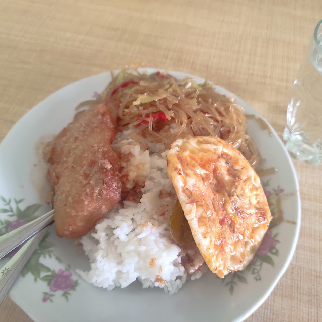 Nasi Bihun Telur Ceplok Dan Tempe Goreng