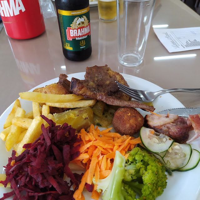 Batatas Fritas Carne Saladas