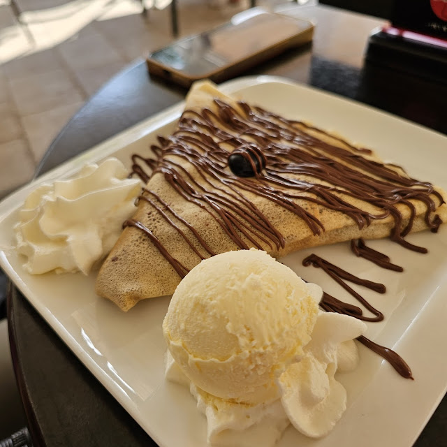 Pancake with Nutella and Strawberries