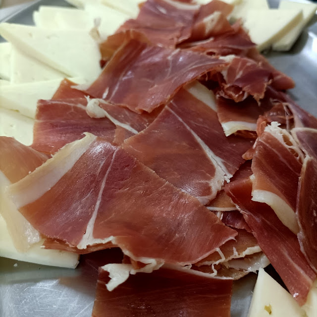 Raciones Jamón Y Queso Manchego