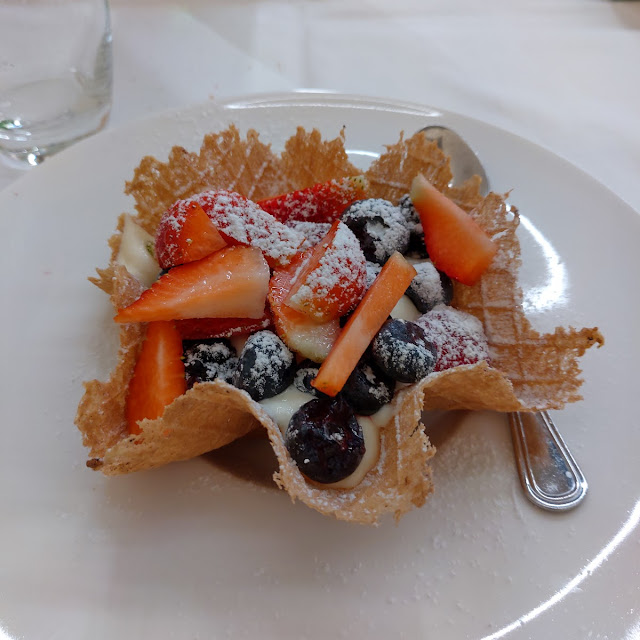 Cestino Di Frutti Di Bosco E Crema Chantilly