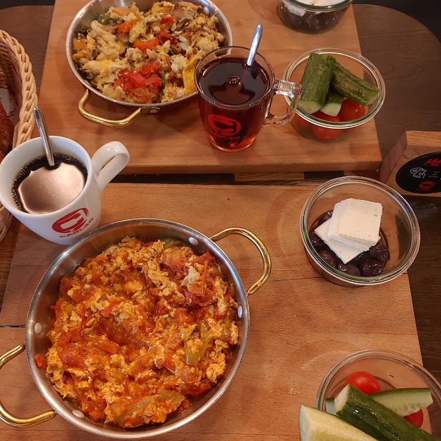 Rühreier Mit Sucuk Tomaten Rinderschinken