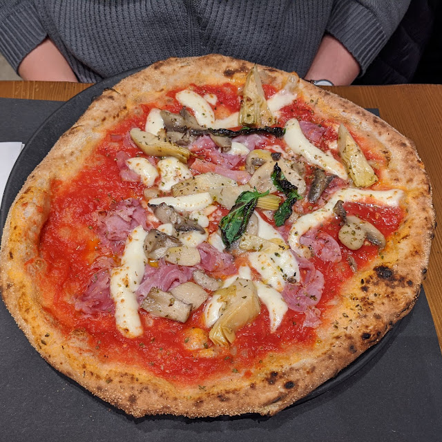 Pizza Salsiccia E Friarielli E Pizza Misto Funghi E Salsiccia