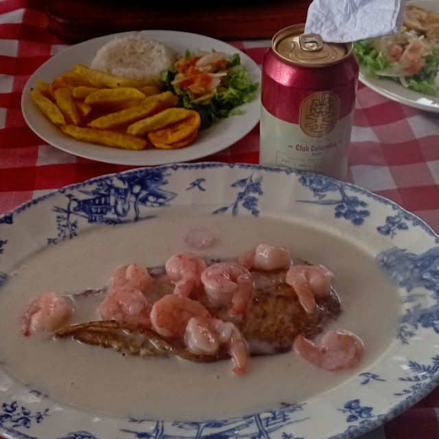Robalo En Salsa Bechamel Y Salsa de Camaron