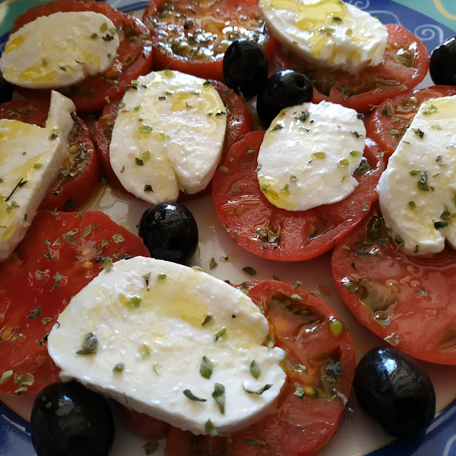 Ensalada Tomate Y Queso Caprese Di Bufala