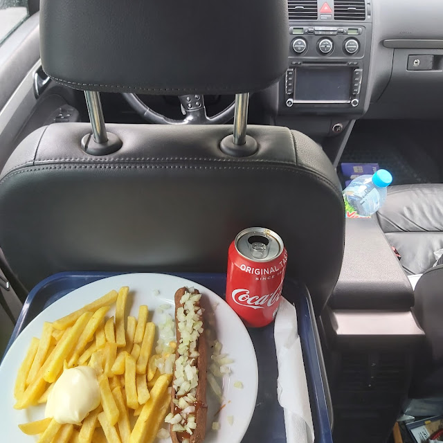 Frikandel Spezial Mit Pommes Und Majo