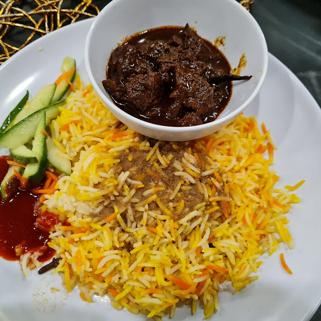 Nasi Minyak Daging Masak Hitam Ayam Masak Merah